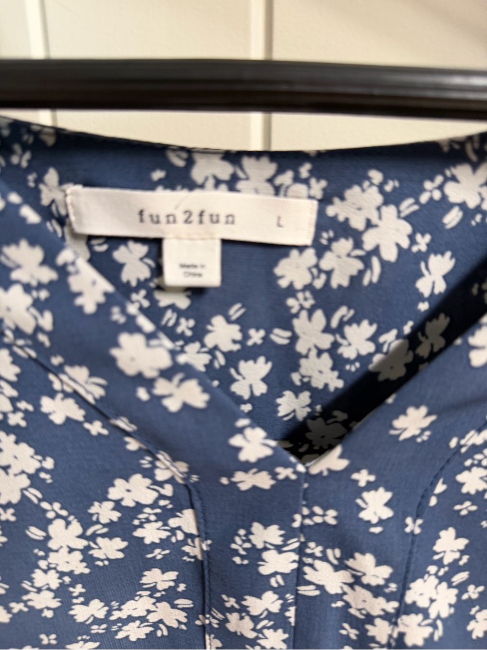 fun 2 fun Navy Blue Floral V-Neck Cap Sleeve Blouse - Picture 2 of 6